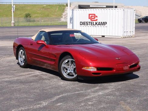 Used 2004 Chevrolet Corvette Convertible w/ Preferred Equipment Group RWD image 2