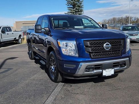 Used 2022 Nissan Titan SV w/ SV Convenience Package image 4