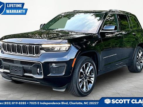 Used 2023 Jeep Grand Cherokee Overland AWD/4WD image 3