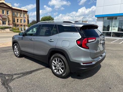 Used 2024 GMC Terrain SLT w/ Tech Package AWD/4WD image 3