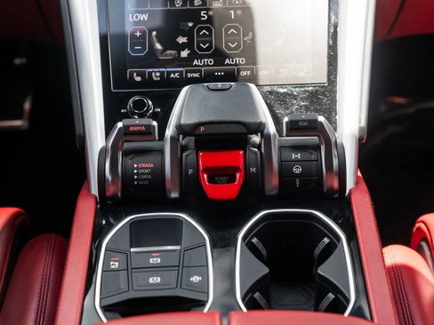 Used 2020 Lamborghini Urus AWD/4WD image 36