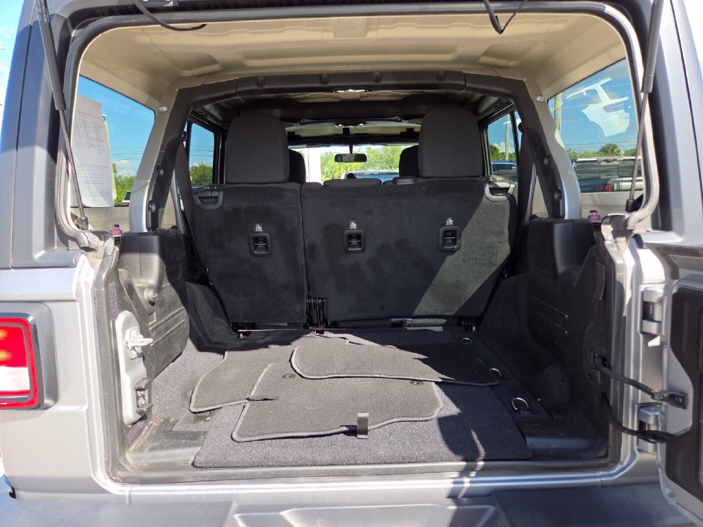 Used 2019 Jeep Wrangler Unlimited Sahara AWD/4WD image 20