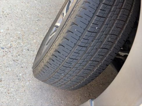 Used 2019 Toyota Highlander XLE image 4