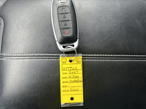 Used 2024 Nissan Pathfinder SV image 30