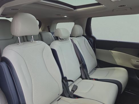 New 2026 Kia Carnival SX Prestige FWD image 9