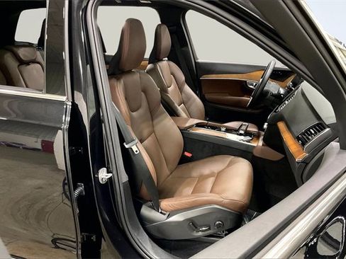 Certified 2024 Volvo XC90 B5 Plus image 8
