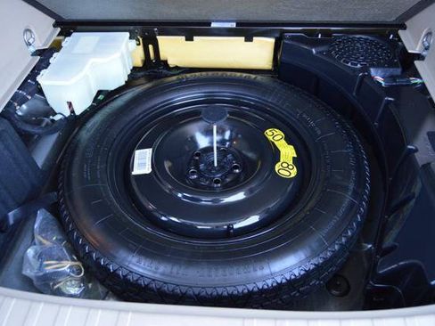 Used 2013 Land Rover LR2 HSE AWD/4WD image 43