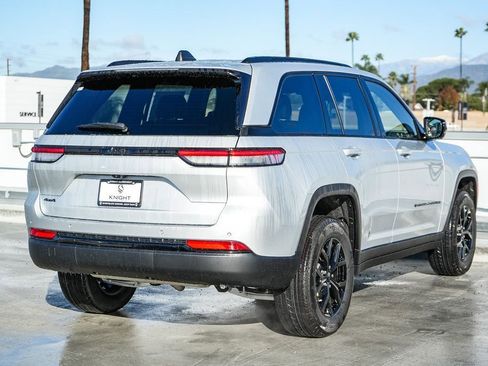 New 2025 Jeep Grand Cherokee Altitude image 7