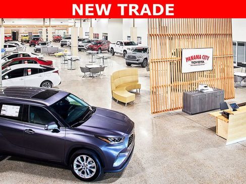 Used 2023 Toyota Camry LE image 7