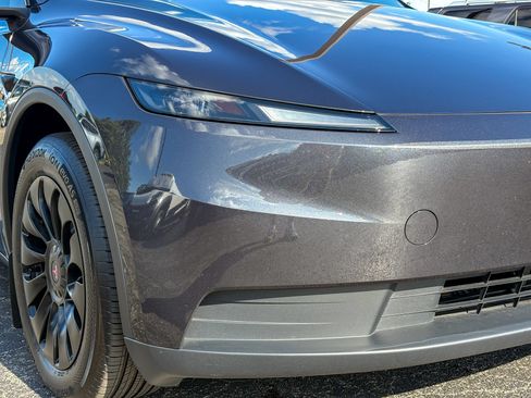 Used 2026 Tesla Model Y AWD image 3