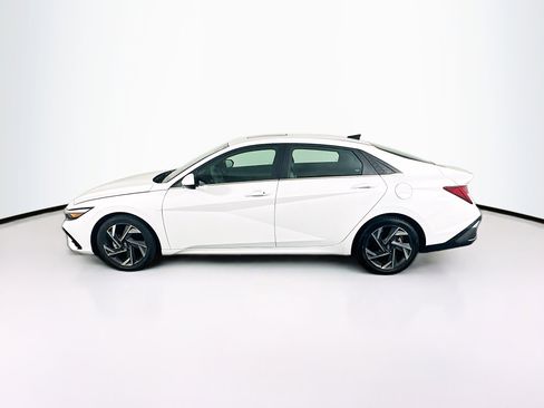 Used 2025 Hyundai Elantra SEL FWD image 4