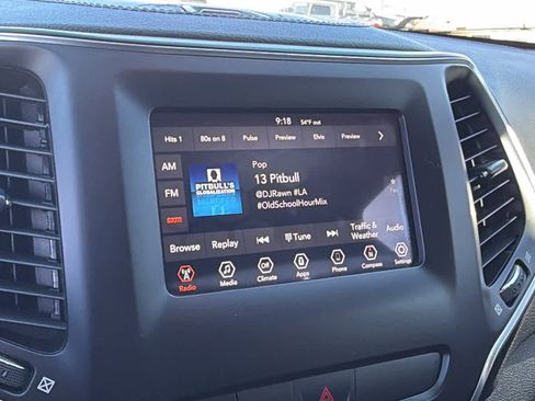 Used 2020 Jeep Cherokee Latitude Plus image 14