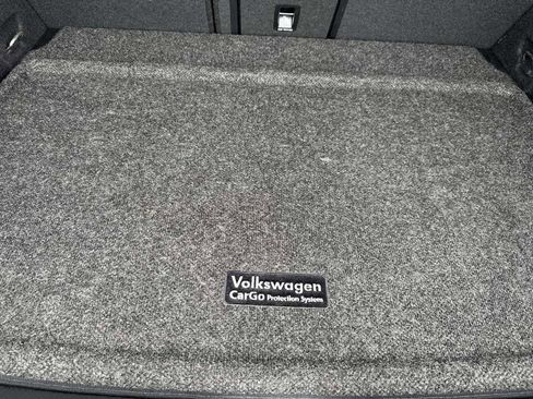 Used 2023 Volkswagen Golf R image 40