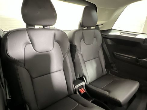 Used 2021 Volvo XC90 T6 Momentum w/ Protection Package Premier image 26