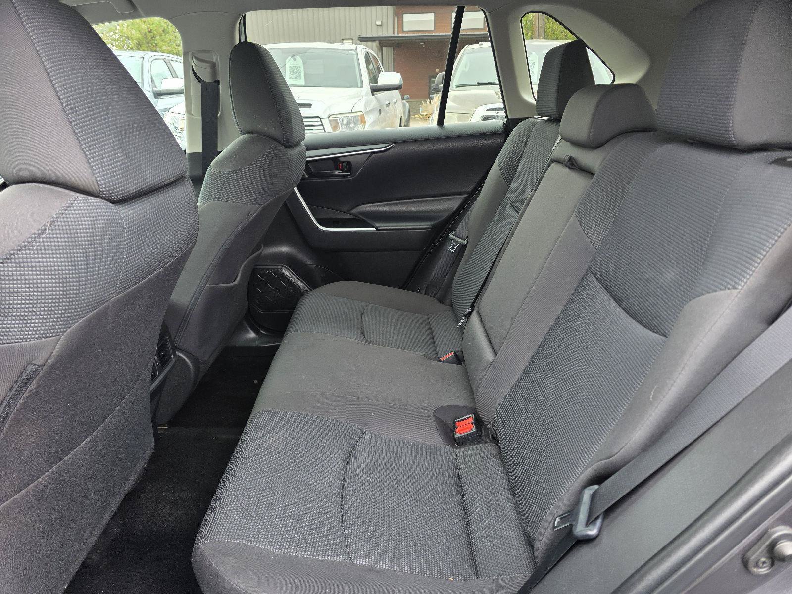 Used 2022 Toyota RAV4 LE AWD/4WD image 8