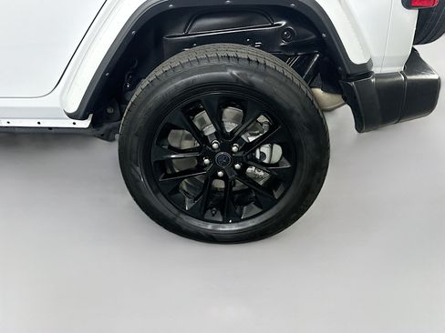 Used 2024 Jeep Wrangler Unlimited Sahara AWD/4WD image 11