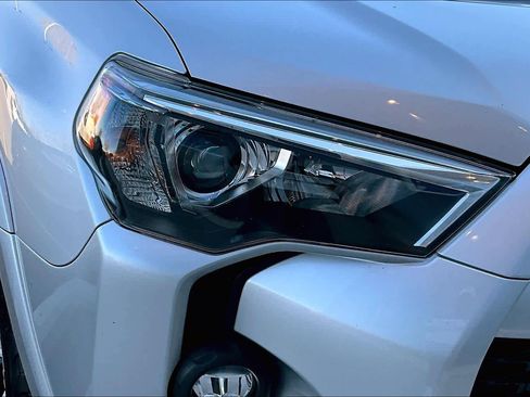 Used 2022 Toyota 4Runner TRD Off-Road image 28