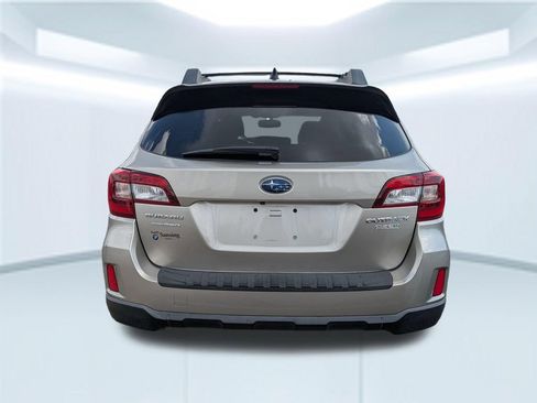 Used 2016 Subaru Outback 2.5i Limited AWD/4WD image 2
