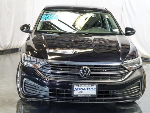Used 2024 Volkswagen Jetta SE FWD image 7