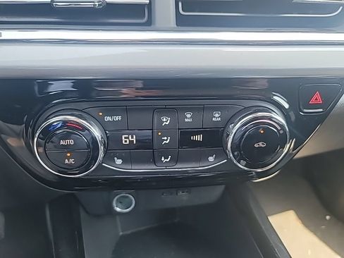 Used 2025 Chevrolet Trax LT w/ LT Convenience Package FWD image 15