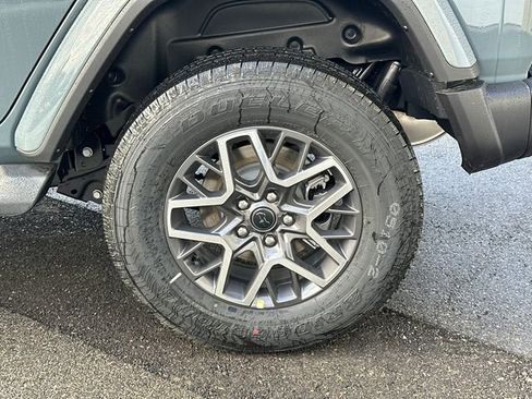 New 2026 Jeep Wrangler Unlimited Sahara AWD/4WD image 7