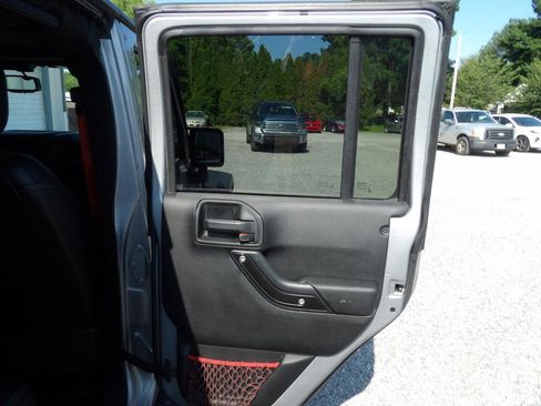 Used 2017 Jeep Wrangler Unlimited Rubicon AWD/4WD image 10