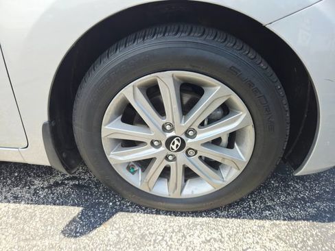 Used 2015 Hyundai Elantra SE w/ Option Group 02 FWD image 28