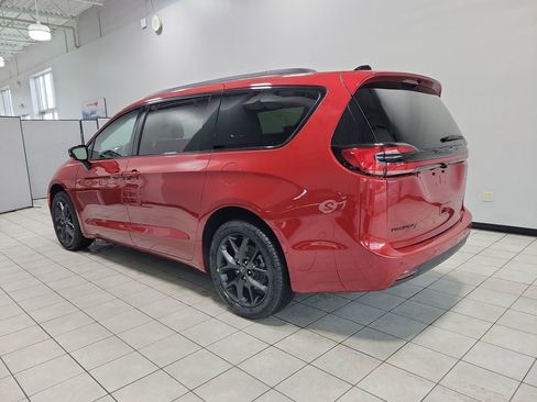 New 2026 Chrysler Pacifica Select w/ S Appearance Package image 4