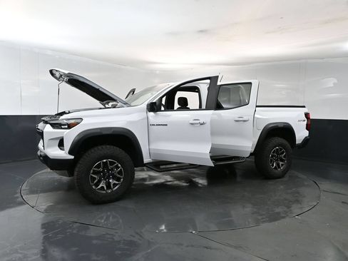 Used 2026 Chevrolet Colorado ZR2 w/ Technology Package AWD/4WD image 27