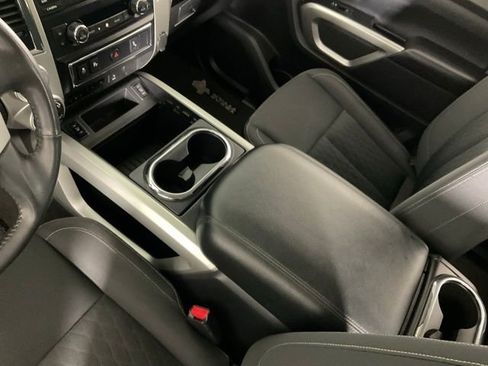 Used 2018 Nissan Titan SV w/ SV Convenience Package image 20