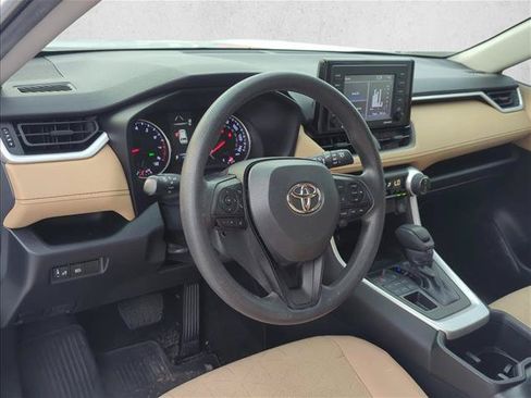 Used 2022 Toyota RAV4 XLE AWD/4WD image 9