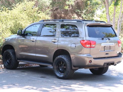 Used 2012 Toyota Sequoia Platinum AWD/4WD image 12