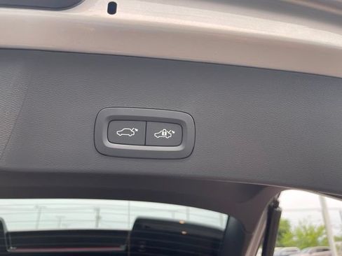 Used 2025 Volvo XC40 B5 Core w/ Protection Package Premier AWD/4WD image 18