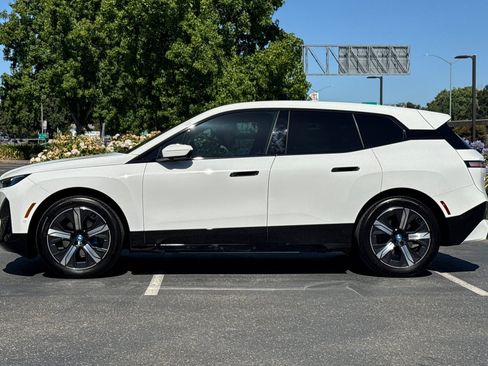 Used 2024 BMW iX xDrive50 w/ Sport Package AWD/4WD image 8