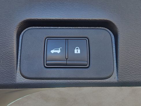 Used 2023 Nissan Rogue SL w/ SL Premium Package image 16