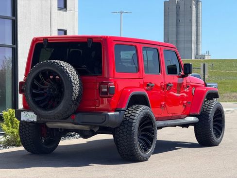 Used 2021 Jeep Wrangler Unlimited Sahara AWD/4WD image 4