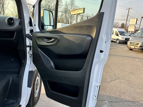 Used 2023 Mercedes-Benz Sprinter 2500 image 14