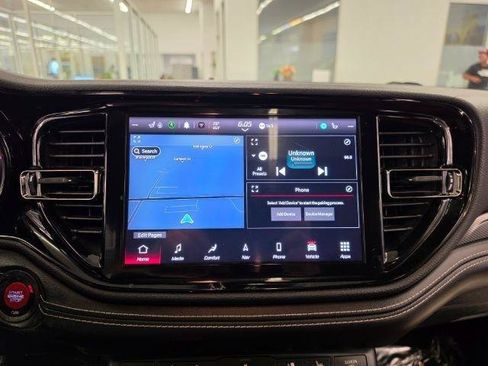 Used 2022 Dodge Durango SRT w/ Technology Group AWD/4WD image 24