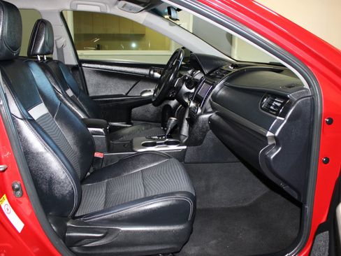 Used 2014 Toyota Camry SE FWD image 23