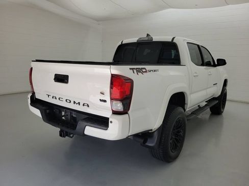 Used 2018 Toyota Tacoma TRD Sport w/ Technology Package RWD image 5