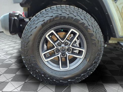 Used 2025 Jeep Gladiator Sport AWD/4WD image 10