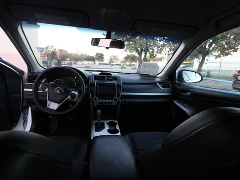 Used 2013 Toyota Camry SE image 12