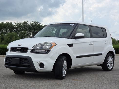 Used 2013 Kia Soul + FWD image 9