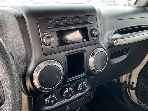 Used 2018 Jeep Wrangler Sport image 7