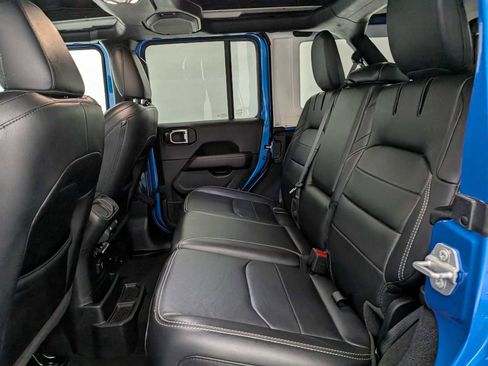 Used 2022 Jeep Wrangler Unlimited Sahara w/ Cold Weather Group image 19