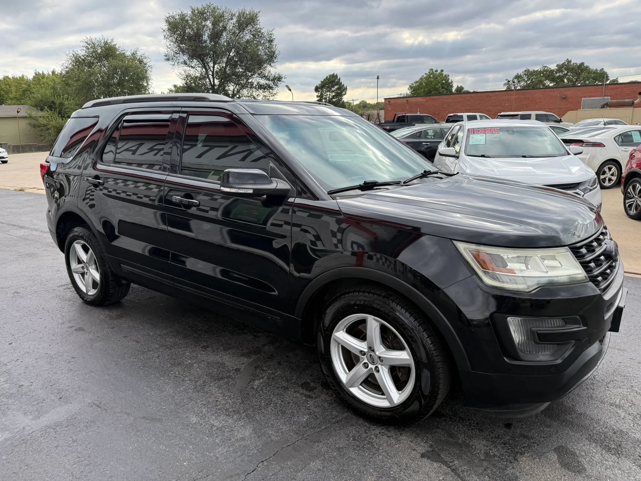 Used 2016 Ford Explorer XLT w/ Equipment Group 202A AWD/4WD image 16