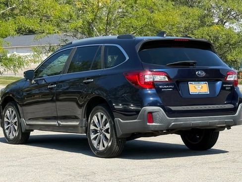 Used 2018 Subaru Outback 3.6R Touring AWD/4WD image 3