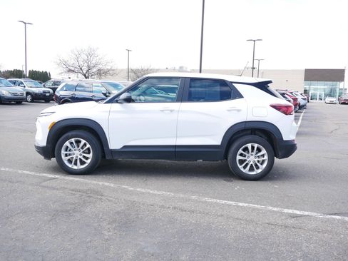 Used 2025 Chevrolet TrailBlazer LS w/ LS Convenience Package image 2