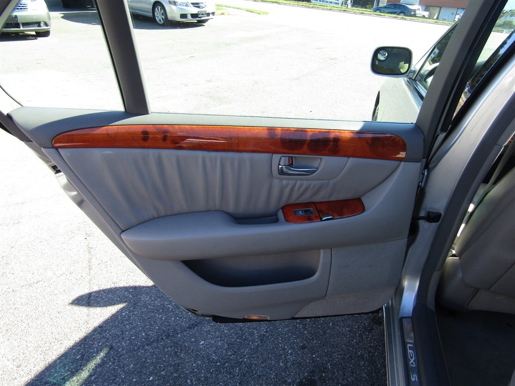 Used 2001 Lexus LS 430 RWD image 16