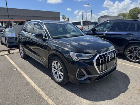 Used 2022 Audi Q3 2.0T Premium Plus w/ Premium Plus Package AWD/4WD image 9